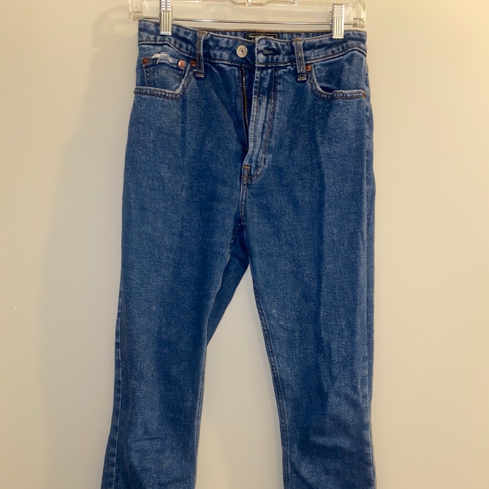 High Rise Comfy Mom Jeans!